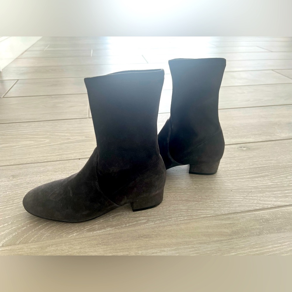 Stuart Weitzman boots. 90% new. 1.5 inches heels.